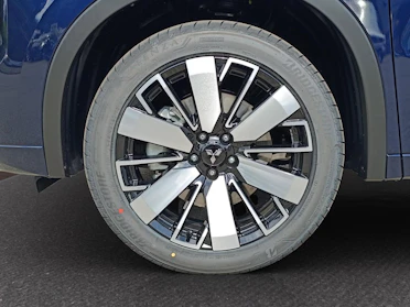 MITSUBISHI OUTLANDER 9