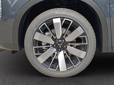MITSUBISHI OUTLANDER 9