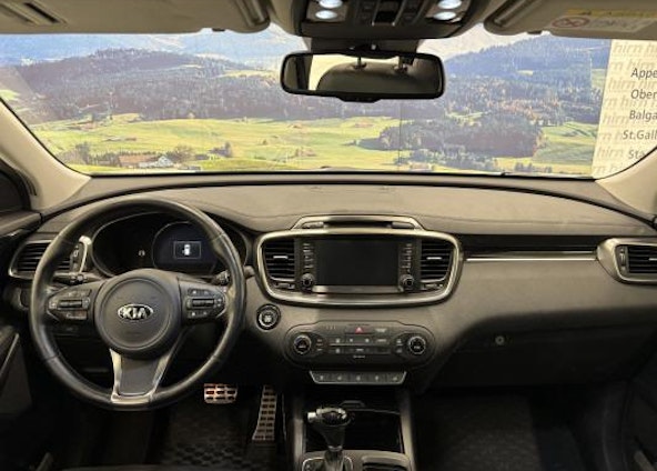 Vehicle image 4 Vehicle image 4