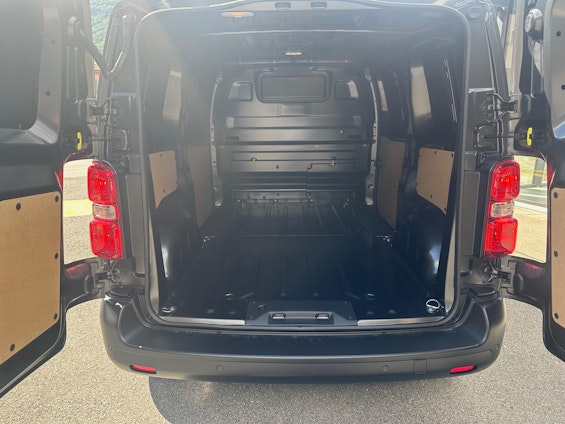 Vehicle image 9 Vehicle image 9