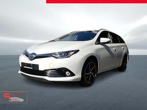 First vehicle image