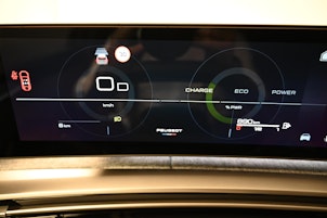 Vehicle image PEUGEOT 3008 1.2 Hybrid GT