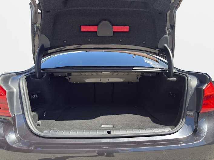 Vehicle image BMW 5 SERIES