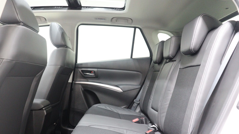 Vehicle image SUZUKI S-CROSS