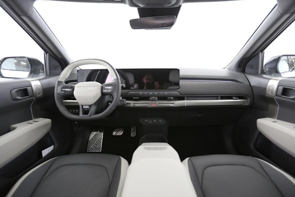 Vehicle image 4 Vehicle image 4