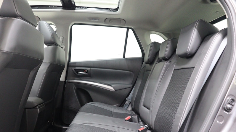 Vehicle image SUZUKI S-CROSS