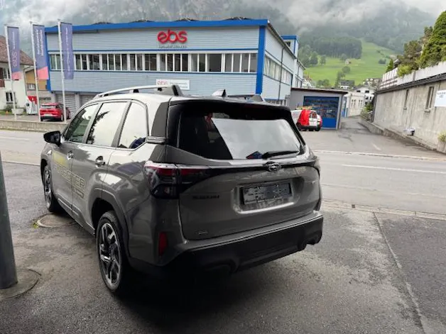 Subaru Forester Station 2.0i e-Boxer Swiss Plus