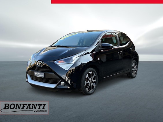 First vehicle image