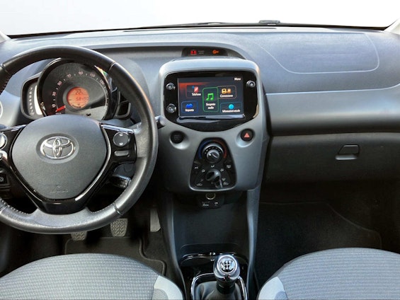 Vehicle image 9