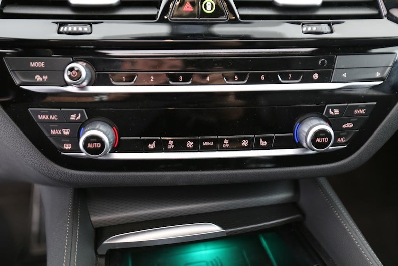 Vehicle image BMW 5 SERIES