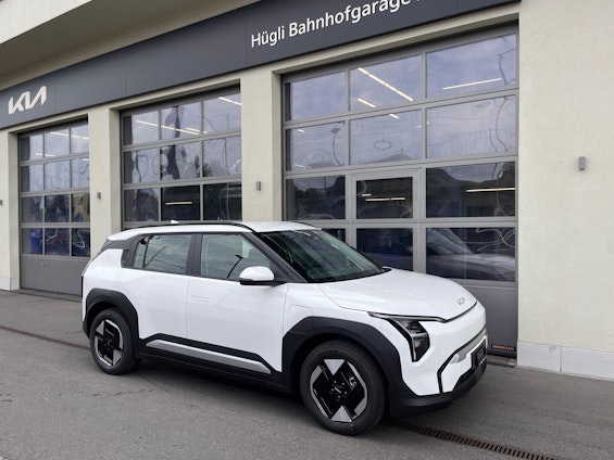 First vehicle image