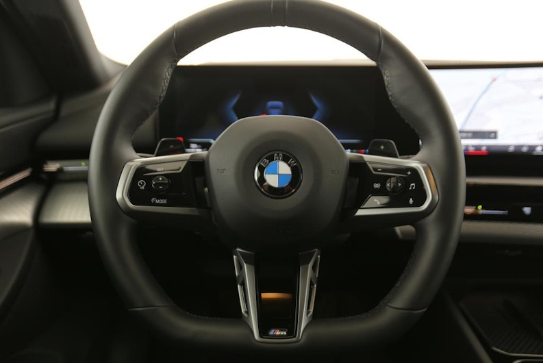 Vehicle image BMW 5 SERIES