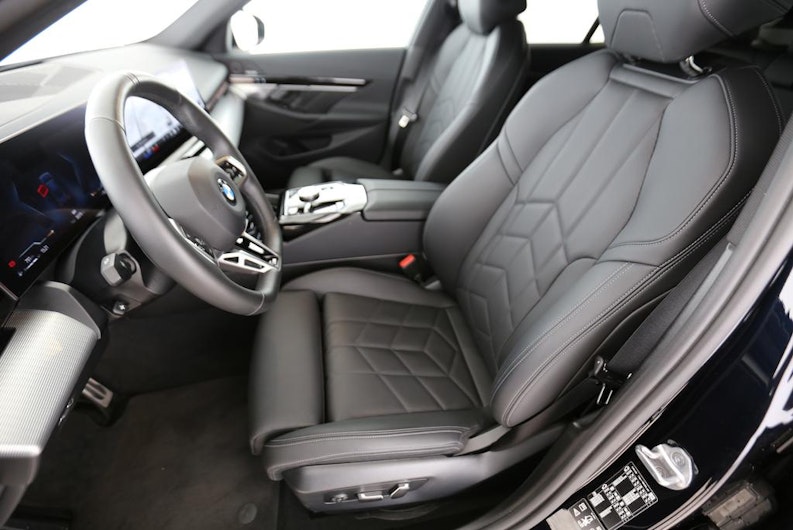 Vehicle image BMW 5 SERIES