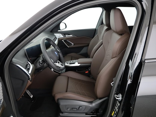 BMW X1 30e xDrive paddles 3