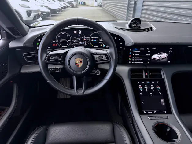 Porsche Taycan Cross Turismo 4