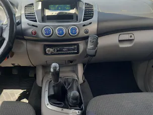 Mitsubishi L200 D-Cab pick-up 2.5D 136cv 4x4 Invite