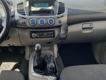 MITSUBISHI L 200 8