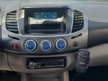 MITSUBISHI L 200 9