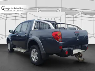 Mitsubishi L200 D-Cab pick-up 2.5D 136cv 4x4 Invite