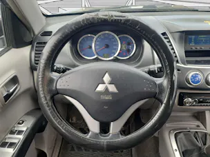 Mitsubishi L200 D-Cab pick-up 2.5D 136cv 4x4 Invite