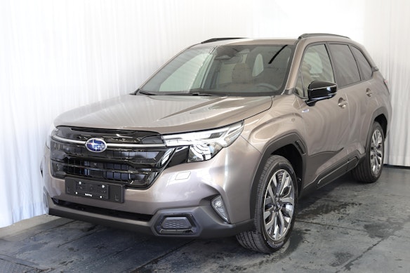 SUBARU Forester Station 2.0i e-Boxer Luxury 0