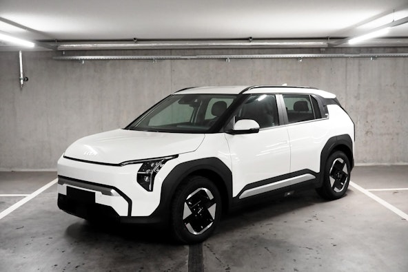 First vehicle image