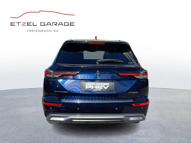 MITSUBISHI OUTLANDER 4