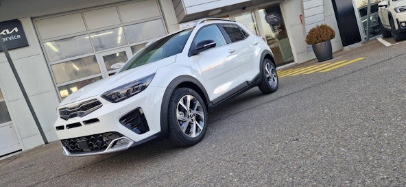 First vehicle image