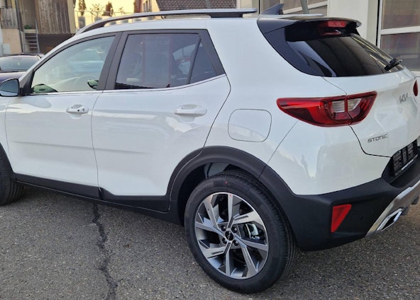 Vehicle image 10 Vehicle image 10