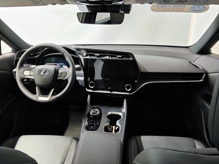 Vehicle image LEXUS RZ