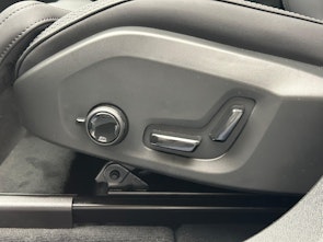 Vehicle image VOLVO XC60 2.0 T8 TE Ultra Bright eAWD