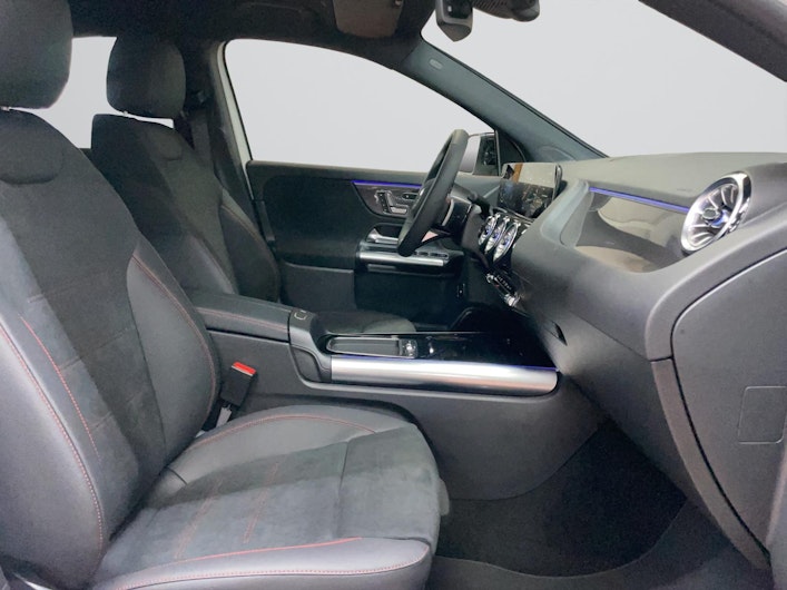 Vehicle image MERCEDES-BENZ GLA 200