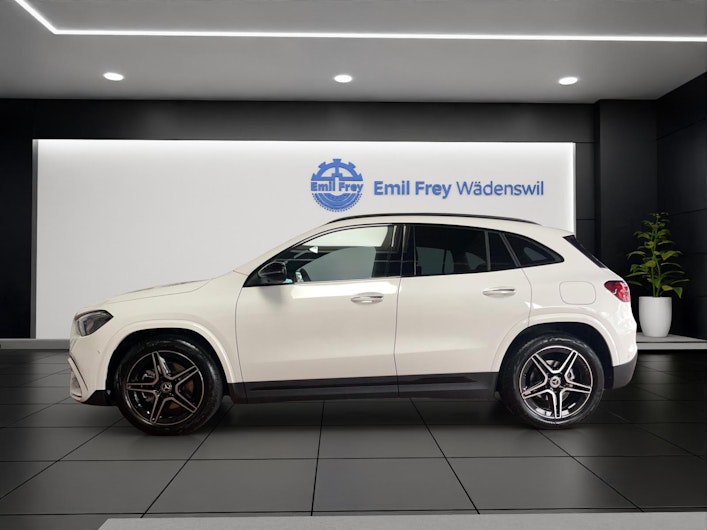 Vehicle image MERCEDES-BENZ GLA 200