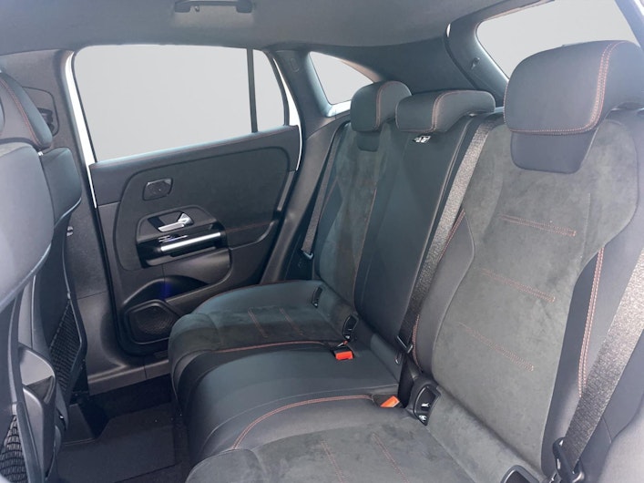 Vehicle image MERCEDES-BENZ GLA 200