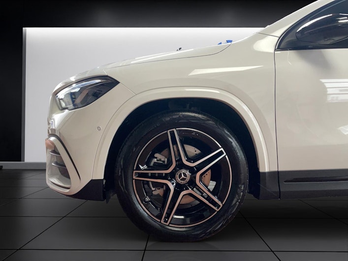 Vehicle image MERCEDES-BENZ GLA 200