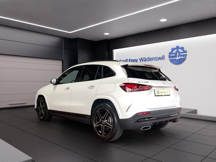 Vehicle image MERCEDES-BENZ GLA 200