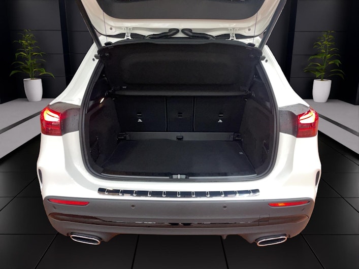 Vehicle image MERCEDES-BENZ GLA 200