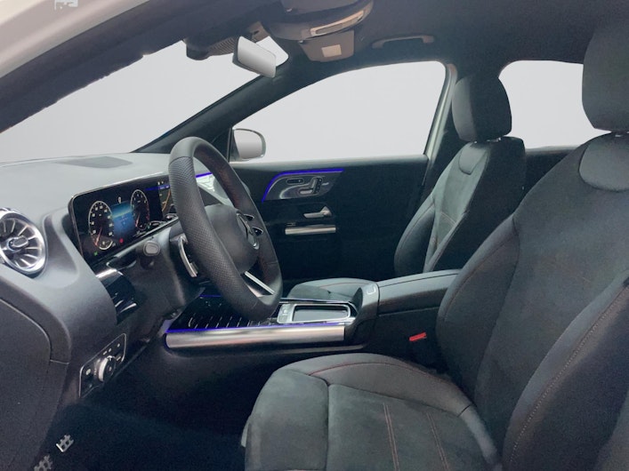 Vehicle image MERCEDES-BENZ GLA 200