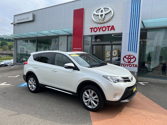 First vehicle image