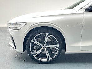 Vehicle image VOLVO V60 2.0 B5 Ultimate Dark AWD