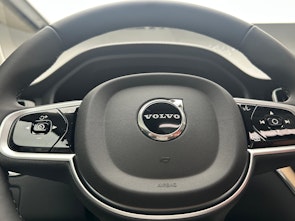 Vehicle image VOLVO XC60 2.0 T6 TE Ultra Dark eAWD