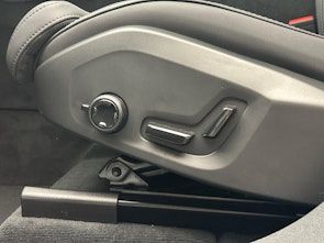 Vehicle image VOLVO XC60 2.0 T6 TE Ultra Dark eAWD