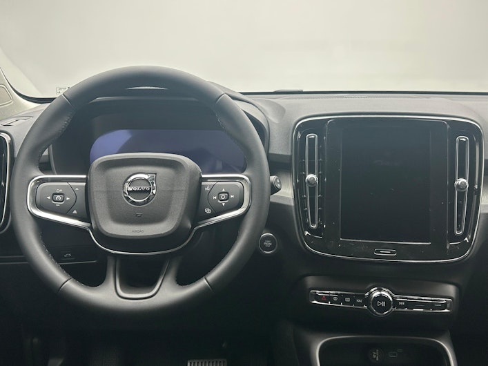 Vehicle image VOLVO XC40