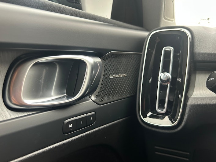 Vehicle image VOLVO XC40