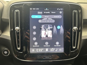 Vehicle image VOLVO XC40 2.0 B3 MH Plus Dark