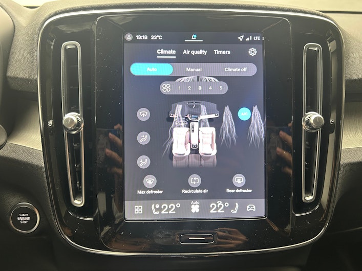 Vehicle image VOLVO XC40