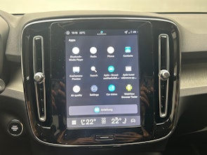 Vehicle image VOLVO XC40 2.0 B3 MH Plus Dark