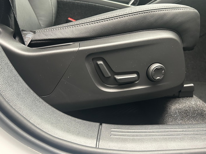 Vehicle image VOLVO XC40