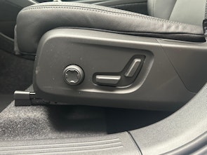 Vehicle image VOLVO XC40 2.0 B3 MH Plus Dark