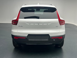 Vehicle image VOLVO XC40 2.0 B3 MH Plus Dark
